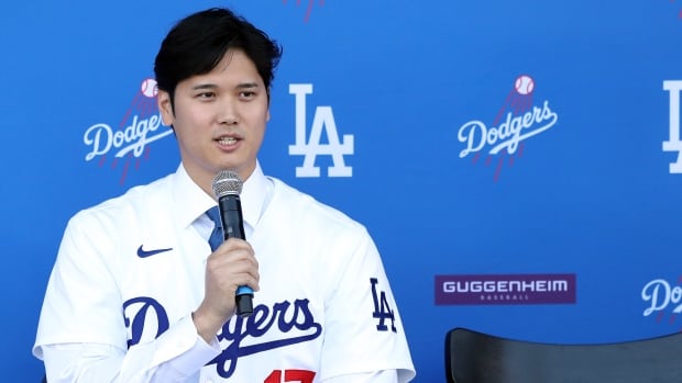 shohei-ohtani-gives-porsche-to-joe-kelly’s-wife-for-his-no.-17-with-the-dodgers