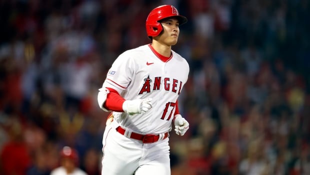 ohtani-can-opt-out-of-dodgers-deal-if-execs-walter,-friedman-lose-roles-with-team:-reports