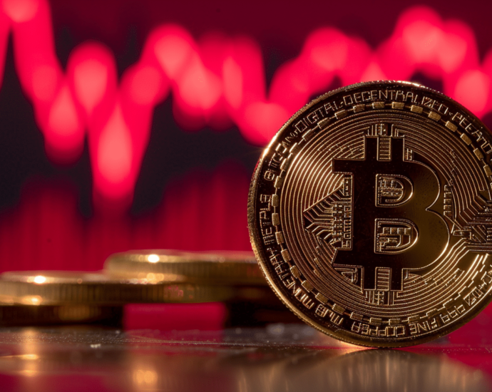 Robert Kiyosaki Backs Cathie Wood’s $2.3 Million Per Bitcoin Prediction