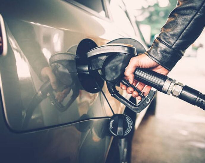 Manitobans overwhelmingly improve extending gas tax decrease