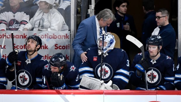 >-no-one-expected-a-sweep,-winnipeg-jets-coach-says-as-series-shifts-to-colorado-for-game-3