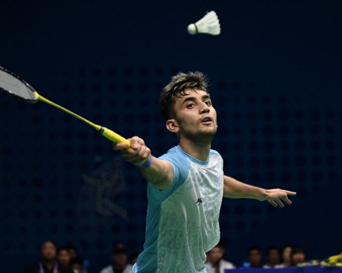 Defending champion India beat Thailand 4-1 in opener