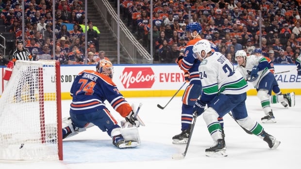>-who-will-take-the-net?-oilers-won’t-reveal-starting-goalie-for-pivotal-game-4