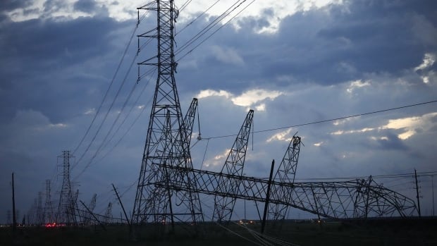 Texas thunderstorms raze 4, recede 900,000 without strength