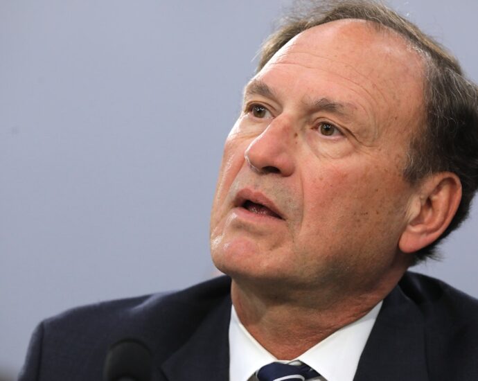 Samuel Alito’s Pathetic Upside-Down Flag Defense Falls Apart