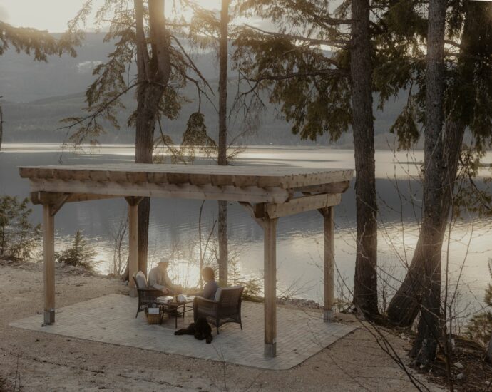 A Lakeside Vintage Wonderland