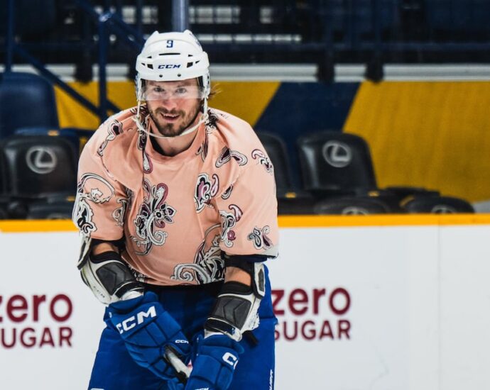 >-goalie’s-pink-paisley-t-shirt-becomes-unlikely-addition-to-canucks’-fashion-lineup