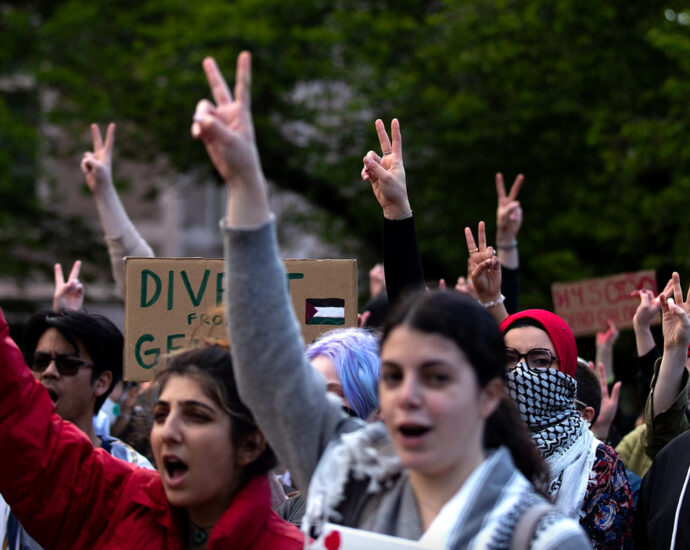 Photos: Campus protests proceed, police manufacture arrests and glide encampments