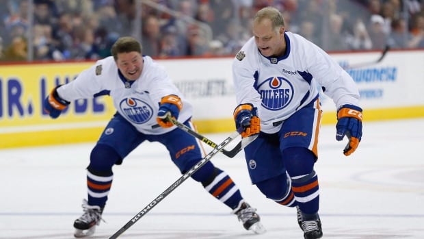 >-former-edmonton-oiler-esa-tikkanen-puts-stanley-cup-rings-up-for-sale