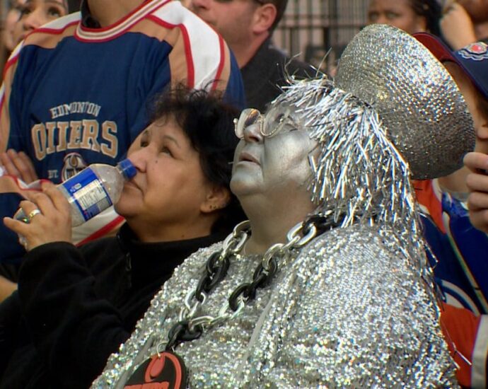 >-edmonton-fans-react-to-second-oilers-loss