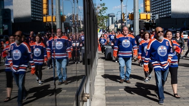 >-oilers-back-on-home-ice-as-edmonton-gears-up-for-game-3