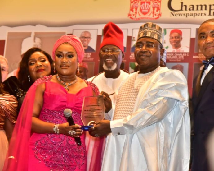 Dr. Aisha Achimugu bags the Philanthropist of the 365 days Award