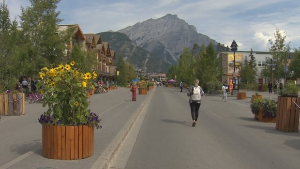 Banff to dismantle hotly-contested pedestrian zone
