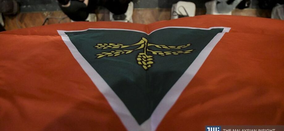 Gerakan at crossroads