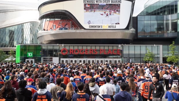 >-watching-an-nhl-game-this-season-may-be-more-complicated-than-you-think