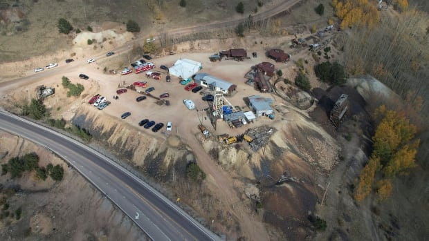 12 tourists trapped after lethal accident in Colorado gold mine