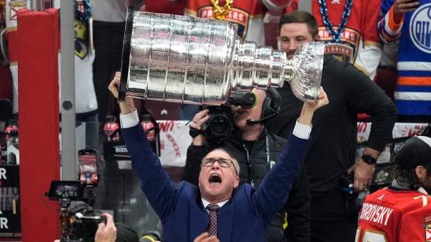 >-stanley-cup-champion-panthers-and-coach-paul-maurice-agree-to-contract-extension