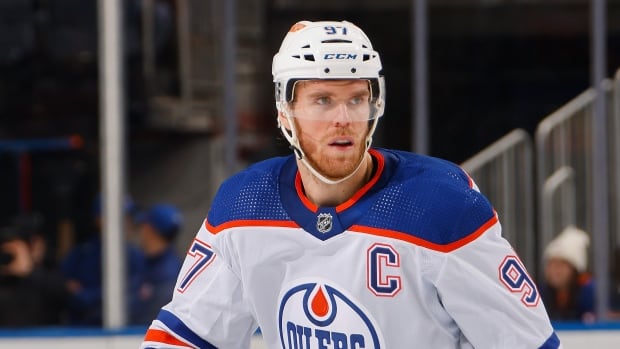 >-oilers-captain-connor-mcdavid-makes-speedy-recovery,-set-to-return-wednesday-vs.-vegas