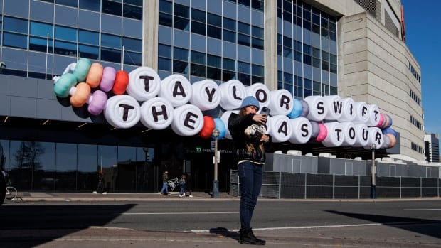 IN PHOTOS | Request Swiftmania sweep Toronto