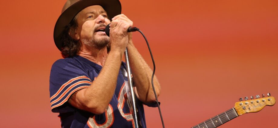 Eddie Vedder Dedicates ‘No Resign’ Efficiency to Bruce Springsteen