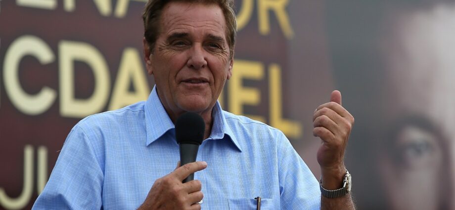 Chuck Woolery, ‘Handle Connection’ Host, Ineffective at 83
