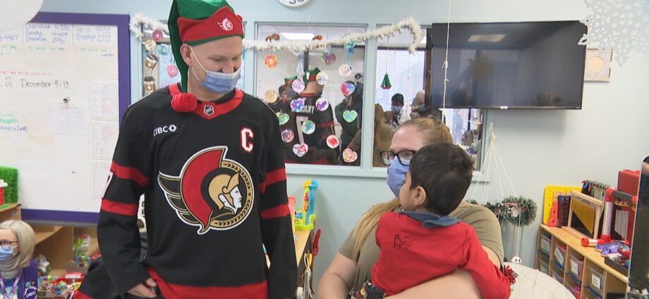 >-ottawa-senators-make-annual-visit-to-cheo