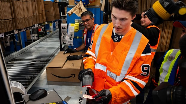 >-ryan-nugent-hopkins-teams-up-with-amazon-workers-to-score-food-bank-donations