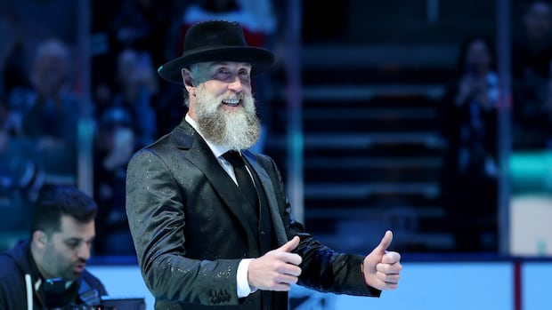 >-former-nhl-star-thornton-back-as-co-gm-of-canada’s-spengler-cup-team