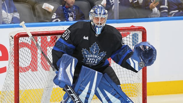 >-leafs-injury-woes-continue-as-goaltender-anthony-stolarz-suffers-injury-vs.-ducks
