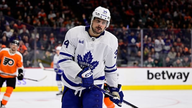 >-matthews-misses-5th-straight-game-as-maple-leafs-place-captain-on-ir-with-upper-body-injury