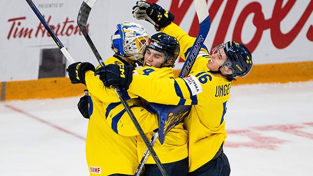 >-swedes-hang-on-for-win-over-resilient-latvians,-advance-to-world-junior-semifinals