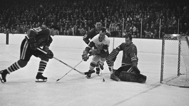 >-former-calgary-flames-coach-and-longtime-executive-al-macneil-dead-at-89