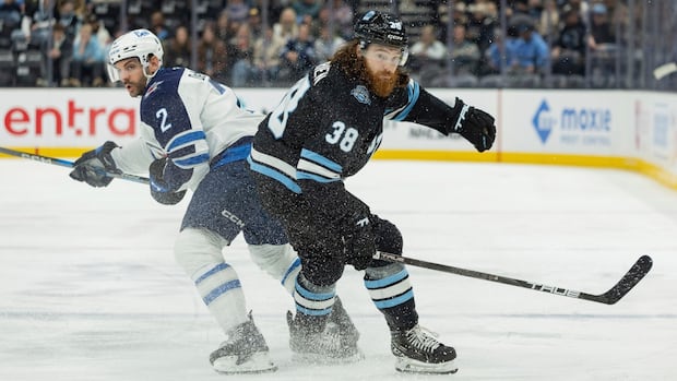 >-utah-hockey-club-builds-4-0-and-cruises-to-win-over-jets