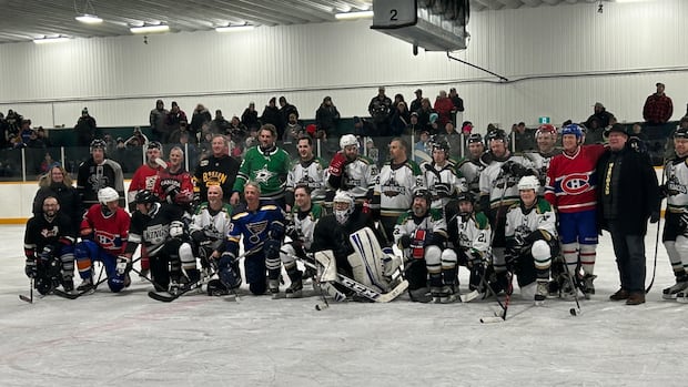 >-nhl-legends,-roddickton-hockey-players-battle-to-tie-in-northern-newfoundland-classic