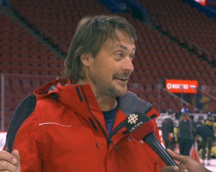 >-montreal-kids-skate-with-former-nhler-teemu-selanne-between-4-nations-face-off-games