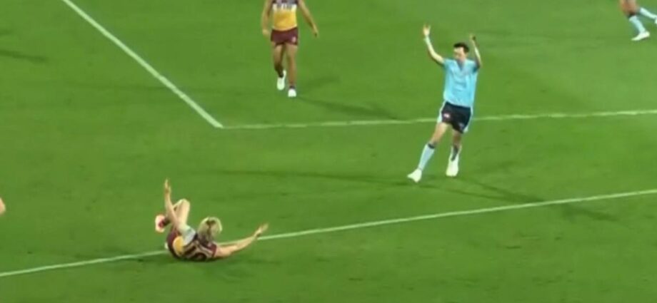 AFL umpire red-confronted after being caught swearing at Levi Ashcroft