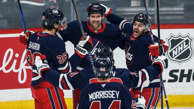 >-iafallo-scores-twice,-hellebuyck-earns-7th-shutout,-as-winnipeg-jets-blank-devils-4-0