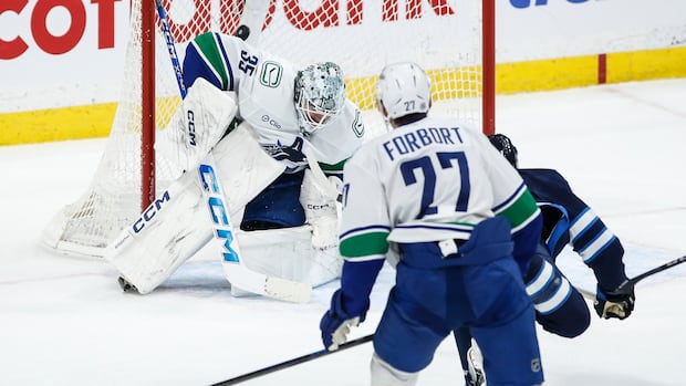 >-teammates-‘wowed’-after-perfetti-fires-wrist-shot-past-vancouver-in-jets’-3-1-victory