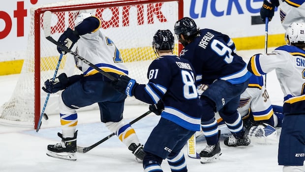 >-jets-post-franchise-record-53rd-victory-of-season,-halt-blues’-12-game-win-streak