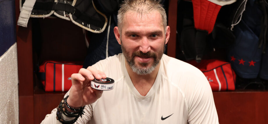 Wayne Gretzky adopted by on his promise to Alex Ovechkin