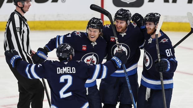 >-winnipeg-jets-regain-control-of-1st-round-series-with-5-3-win-at-home-over-st.-louis-blues