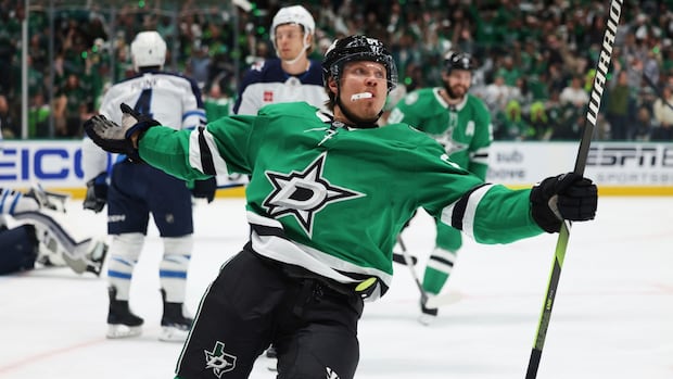>-granlund-notches-hat-trick-as-stars-take-stranglehold-on-series-with-3-1-win-over-jets