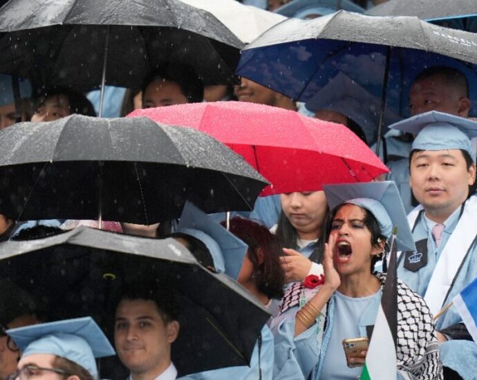 Students chant ‘Free Mahmoud’ at Columbia University graduation