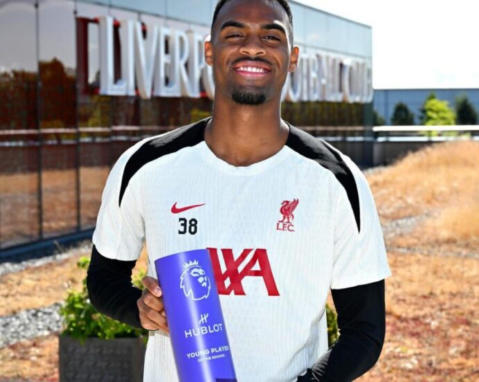 Ryan Gravenberch wins 2024/25 Premier League young player of the season