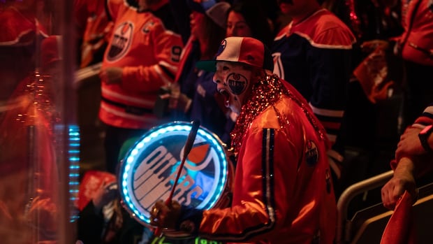 >-edmonton-oilers-fans-hopeful-ahead-of-stanley-cup-final-rematch-with-florida-panthers