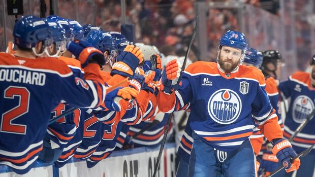 >-full-strength-leon-draisaitl-steps-up-for-edmonton-oilers-in-game-1-of-cup-final