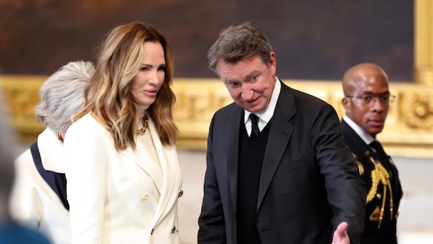 >-let-bygones-be-bygones?-fans-weigh-in-on-criticism-of-wayne-gretzky-over-trump-ties