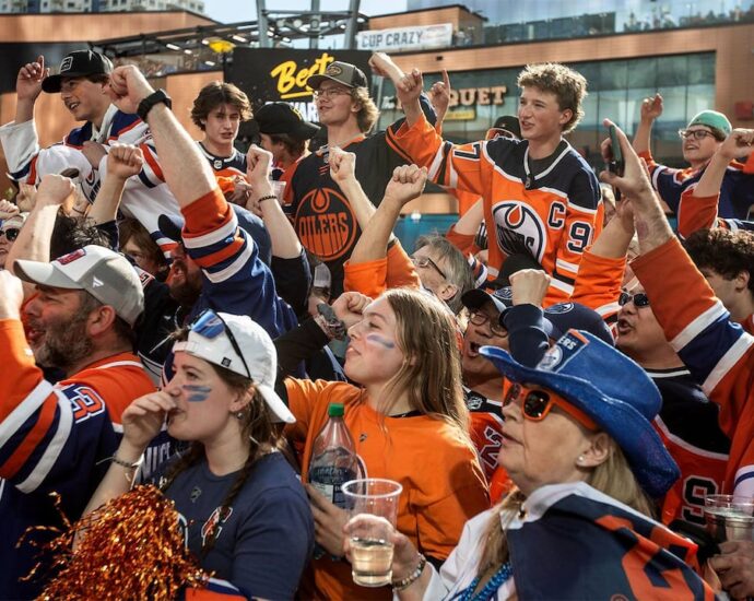 >-live:-pre-game-tour-for-2025-stanley-cup-final-game-2