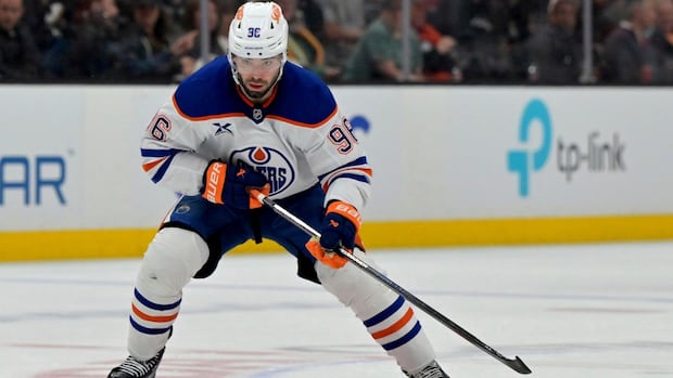 >-oilers-defenceman-jake-walman-fined-for-roughing,-unsportsmanlike-conduct-in-game-3
