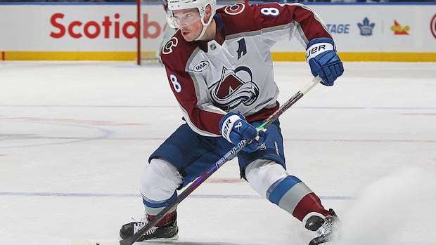 >-avs’-cale-makar-takes-home-norris-trophy-as-nhl’s-top-defenceman-for-2nd-time-in-career